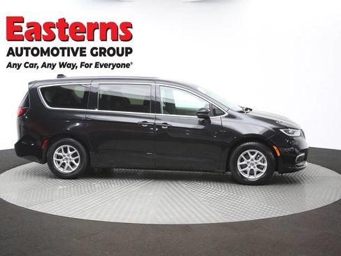 Used 2023 Chrysler Pacifica Touring-L FWD image 47