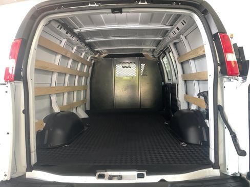Used 2025 Chevrolet Express 2500 w/ Driver Convenience Package RWD image 7