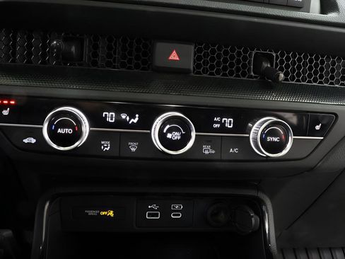 Used 2025 Honda CR-V EX image 9