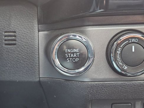 Used 2018 Toyota Tacoma TRD Off-Road AWD/4WD image 23