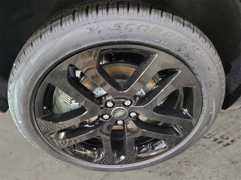 New 2025 Land Rover Discovery Sport Dynamic SE image 12