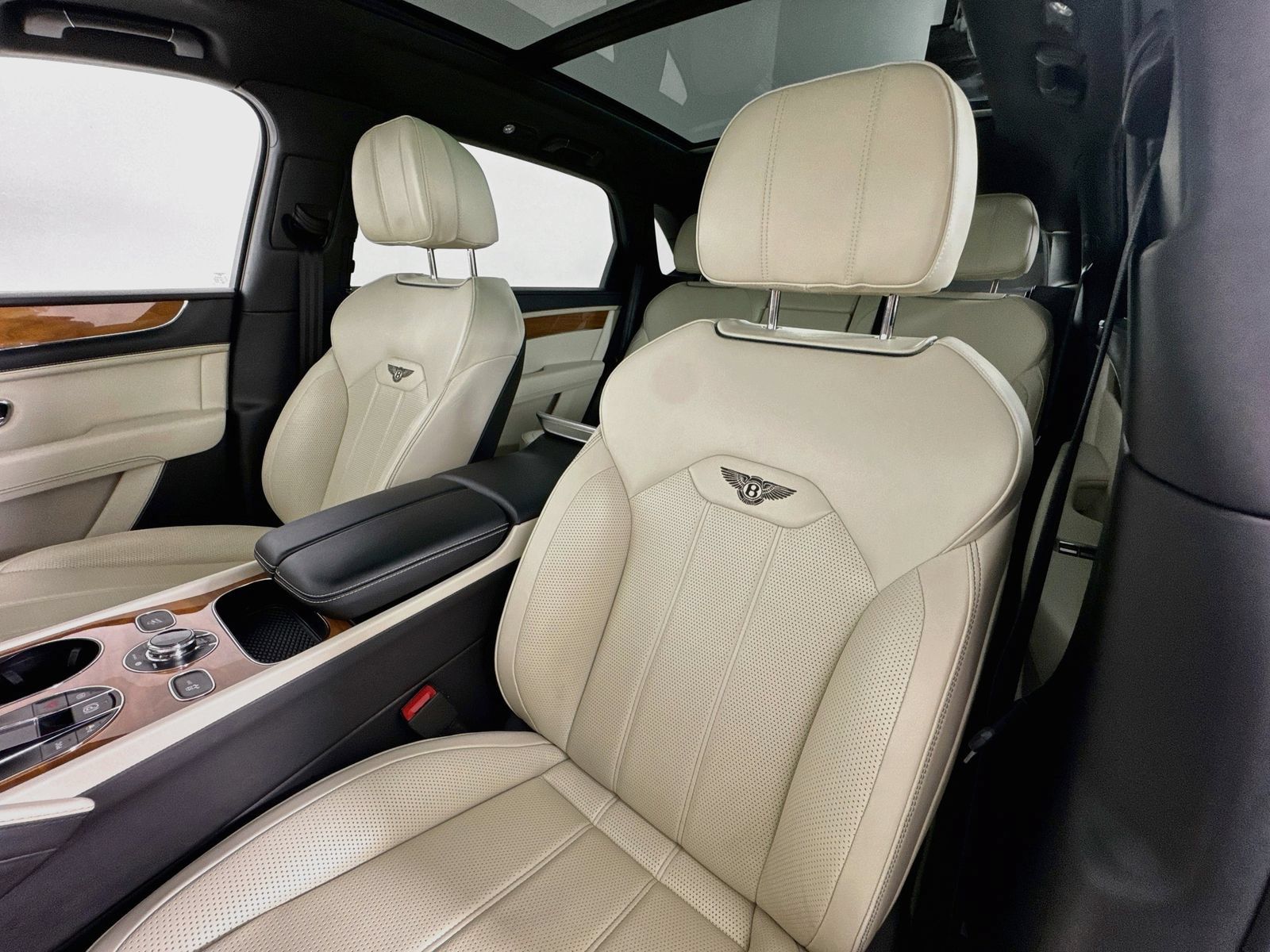 Certified 2023 Bentley Bentayga Extended Wheelbase AWD/4WD image 20