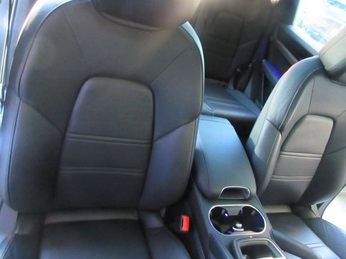 Used 2023 Porsche Cayenne AWD/4WD image 31