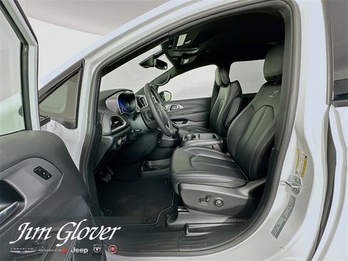 New 2026 Chrysler Pacifica Select w/ S Appearance Package image 24