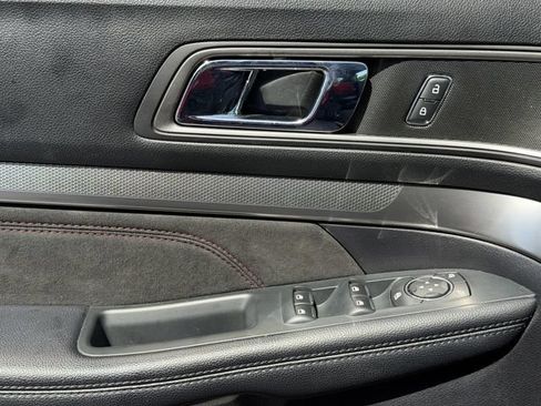 Used 2019 Ford Explorer XLT w/ Equipment Group 202A FWD image 22
