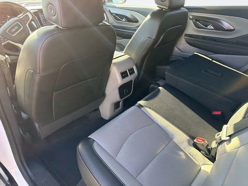 Used 2024 GMC Terrain SLT image 15