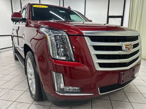 Used 2017 Cadillac Escalade Luxury image 2