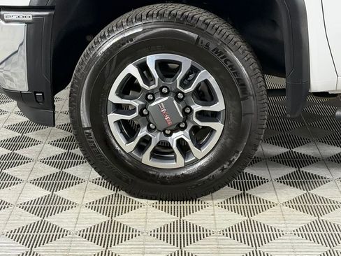 Used 2024 GMC Sierra 2500 SLE image 14