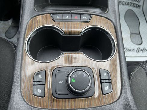 Certified 2023 GMC Acadia SLE w/ Driver Convenience Package image 34