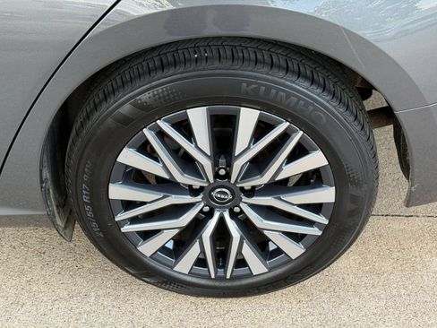 Used 2025 Nissan Altima 2.5 SV FWD image 29