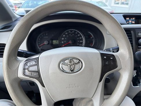 Used 2014 Toyota Sienna LE image 20