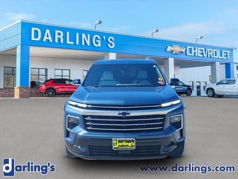 Used 2025 Chevrolet Traverse High Country FWD image 2