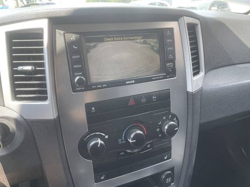 Used 2010 Jeep Grand Cherokee Laredo AWD/4WD image 18