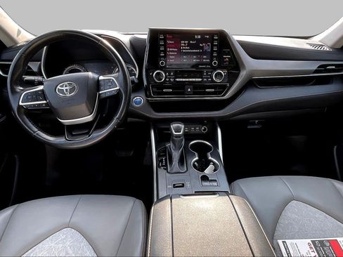 Used 2022 Toyota Highlander Bronze Edition AWD/4WD image 16