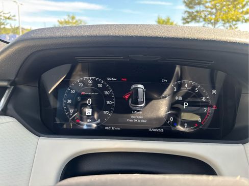Used 2018 Land Rover Range Rover Velar R-Dynamic SE AWD/4WD image 26