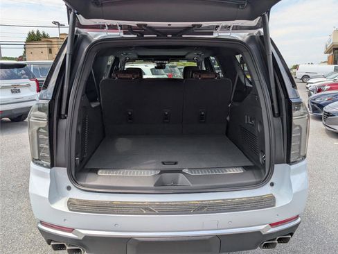 New 2026 Chevrolet Suburban High Country AWD/4WD image 11