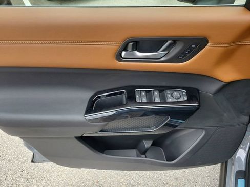New 2026 Nissan Pathfinder Platinum AWD/4WD image 16