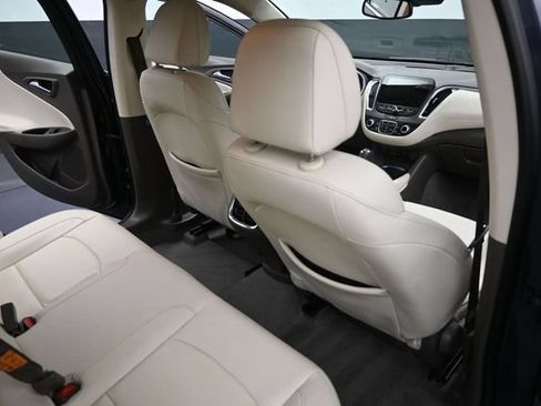 Used 2020 Chevrolet Malibu LT w/ Leather Package FWD image 2
