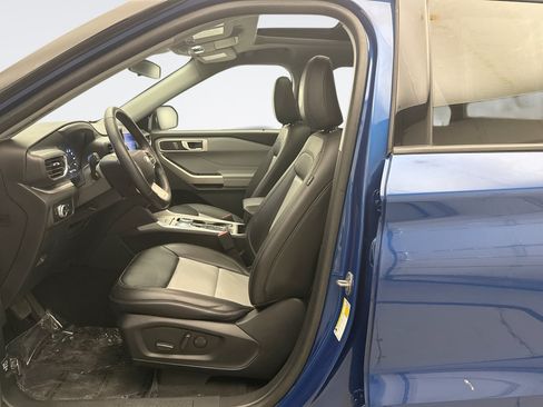 Used 2023 Ford Explorer XLT w/ Equipment Group 202A AWD/4WD image 11