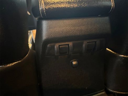 Used 2017 Jeep Wrangler Unlimited Rubicon image 25