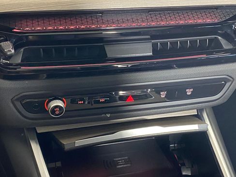 Used 2025 BMW 330i xDrive Sedan w/ Premium Package image 28