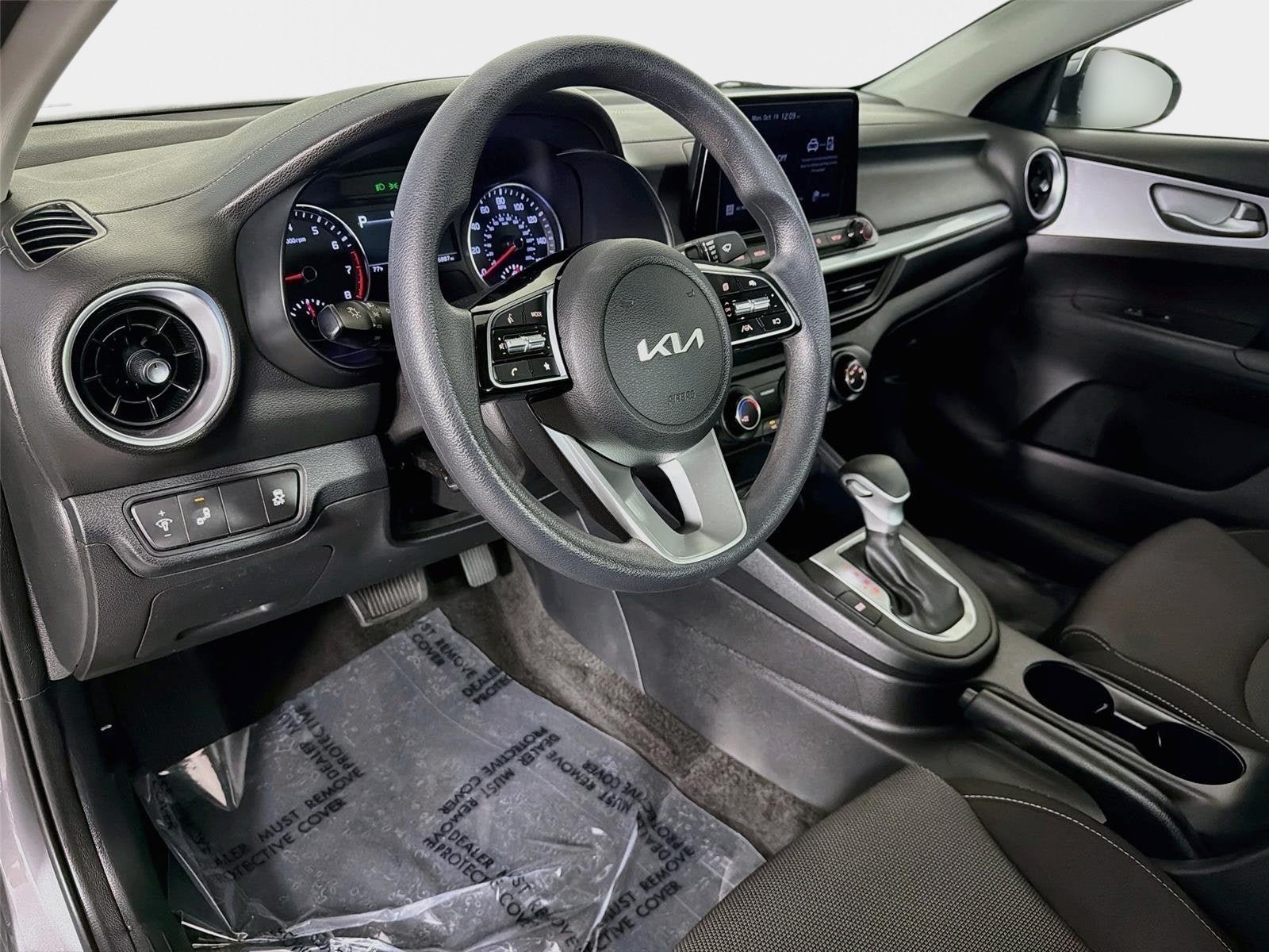 Used 2024 Kia Forte LXS w/ LXS Technology Package FWD image 9