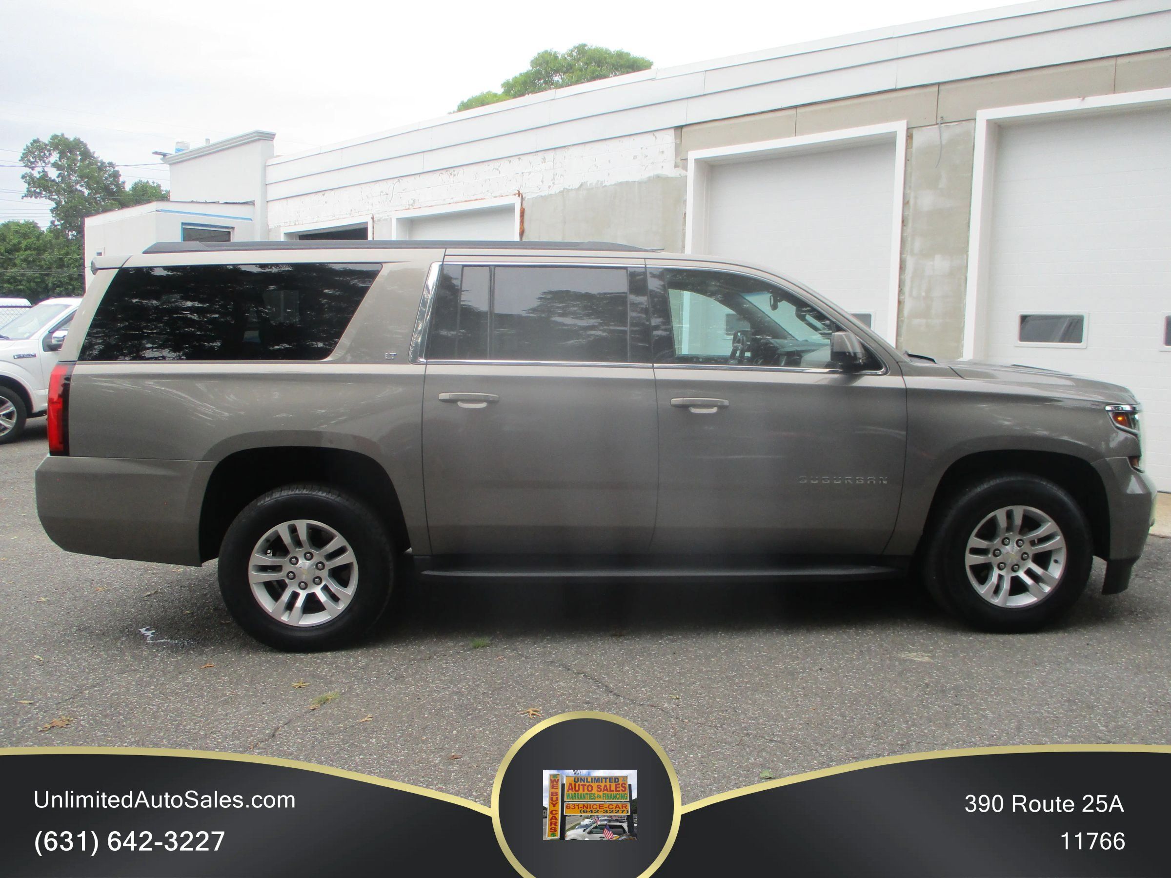 Used 2018 Chevrolet Suburban LT AWD/4WD image 4