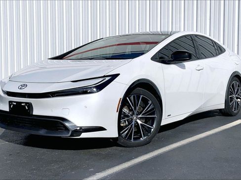 Used 2024 Toyota Prius XLE image 1