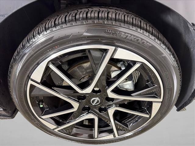 Used 2025 Nissan Sentra SR FWD image 12