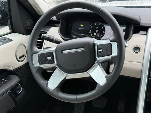 Used 2025 Land Rover Discovery S AWD/4WD image 22