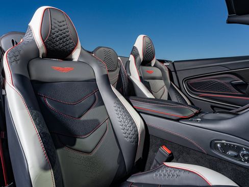 Used 2023 Aston Martin DBS Volante image 18