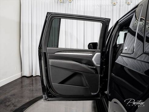 Used 2025 Cadillac Escalade ESV V AWD/4WD image 44