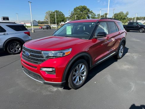Used 2024 Ford Explorer XLT w/ Equipment Group 202A AWD/4WD image 1