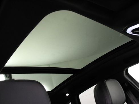 Used 2025 Porsche Macan image 25