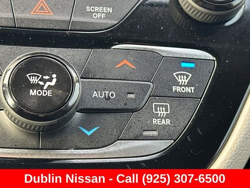 Used 2022 Chrysler Pacifica Touring-L FWD image 32