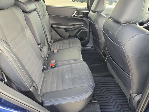 Used 2024 Mitsubishi Outlander SE FWD image 25