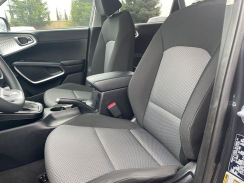 Used 2025 Kia Soul LX w/ LX Technology Package image 31