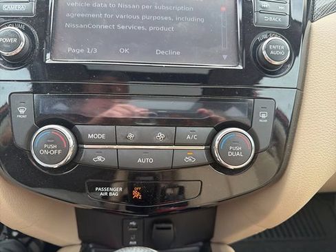 Used 2016 Nissan Rogue SL w/ SL Premium Package FWD image 18
