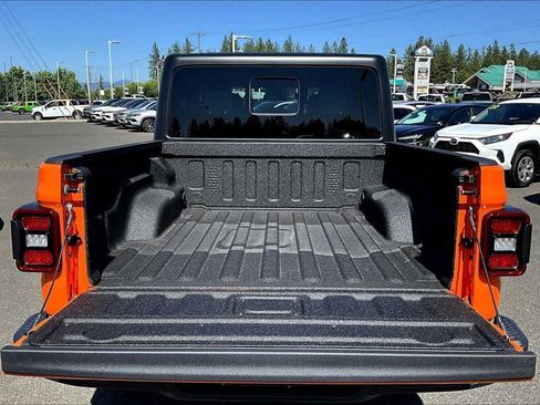 New 2025 Jeep Gladiator Sport image 20