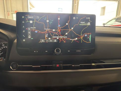 Used 2025 Mitsubishi Outlander SE image 11