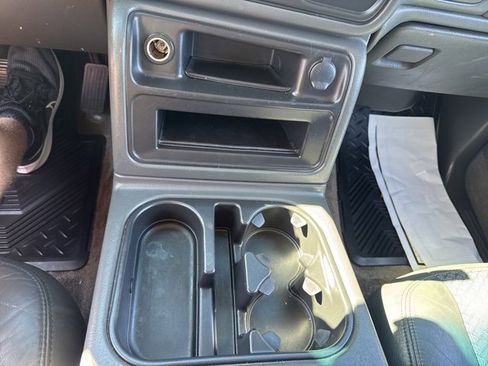 Used 2003 Chevrolet Avalanche Base image 17