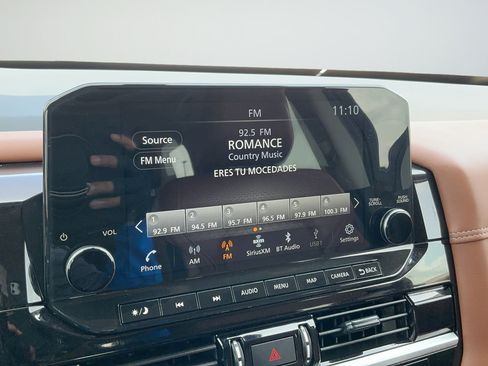 Used 2024 Nissan Pathfinder Platinum FWD image 11