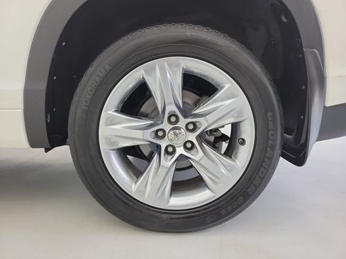 Used 2015 Toyota Highlander Limited FWD image 12