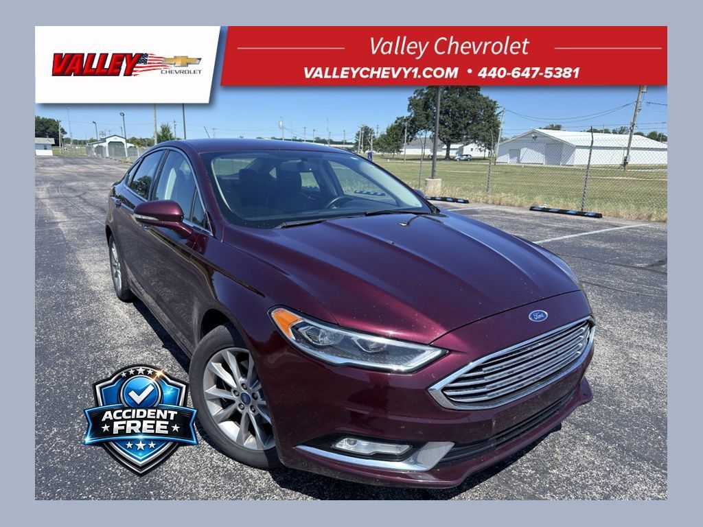 Used 2017 Ford Fusion SE w/ Fusion SE Technology Package FWD image 1