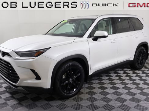 Used 2024 Toyota Grand Highlander XLE image 4