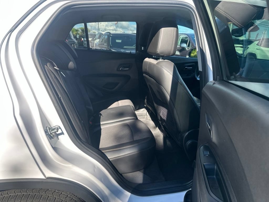 Used 2018 Chevrolet Trax LT w/ Redline Edition AWD/4WD image 37