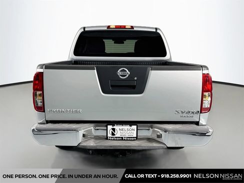 Used 2011 Nissan Frontier SV AWD/4WD image 6