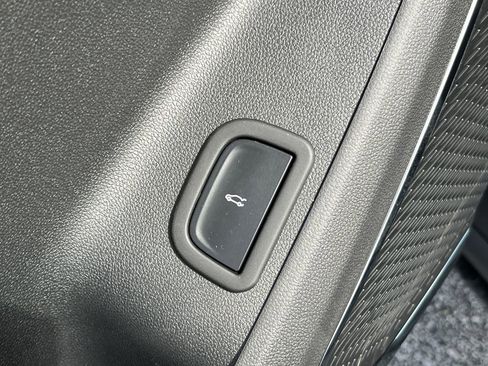 New 2025 GMC Acadia Elevation w/ Elevation Premium Package image 17