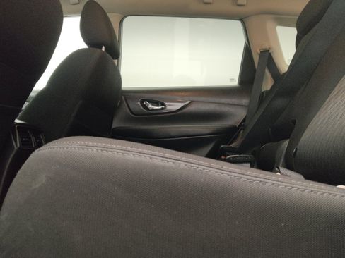 Used 2018 Nissan Rogue SV AWD/4WD image 18