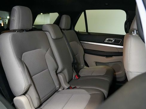 Used 2018 Ford Explorer XLT FWD image 23